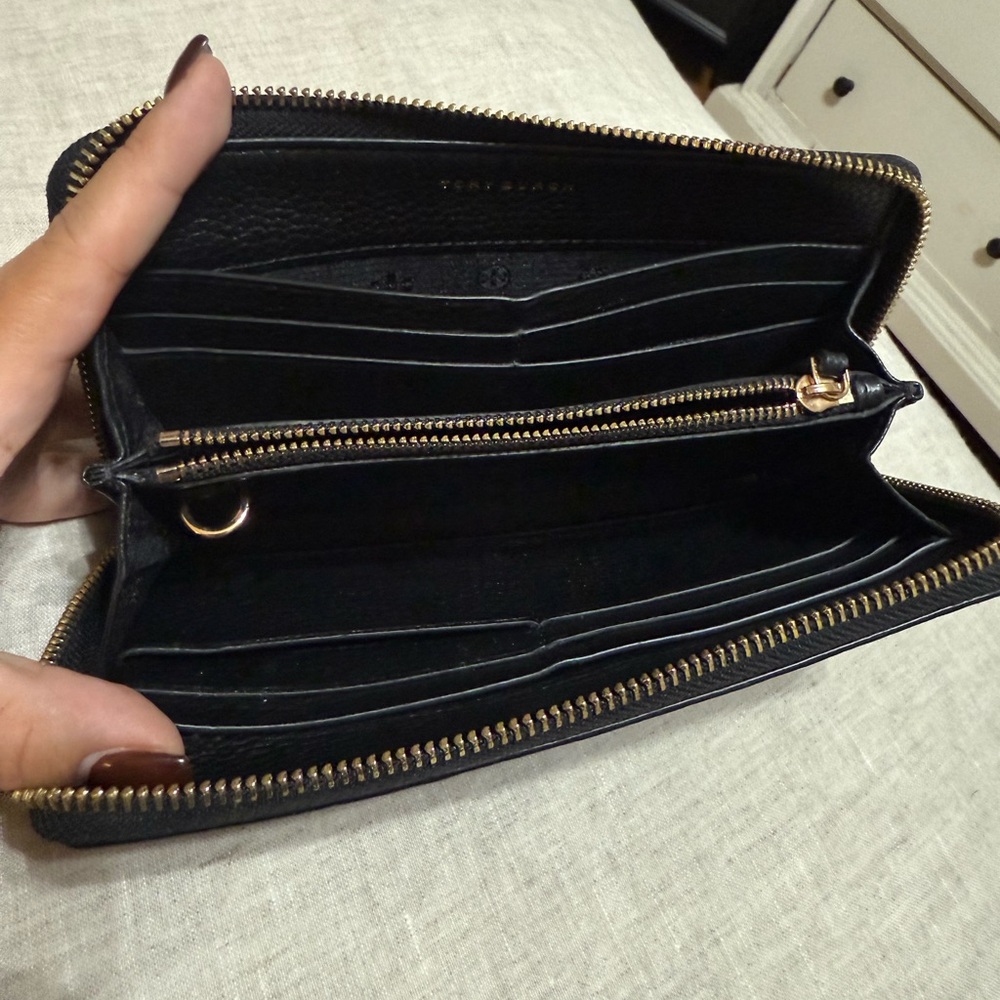Tory Burch Black Textured Leather Wallet - Picture 4 of 5